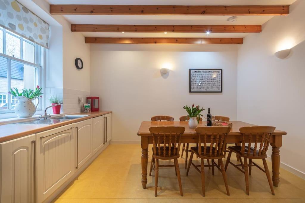 The Converted Stables - A Characterful Mews House * Edinburgh