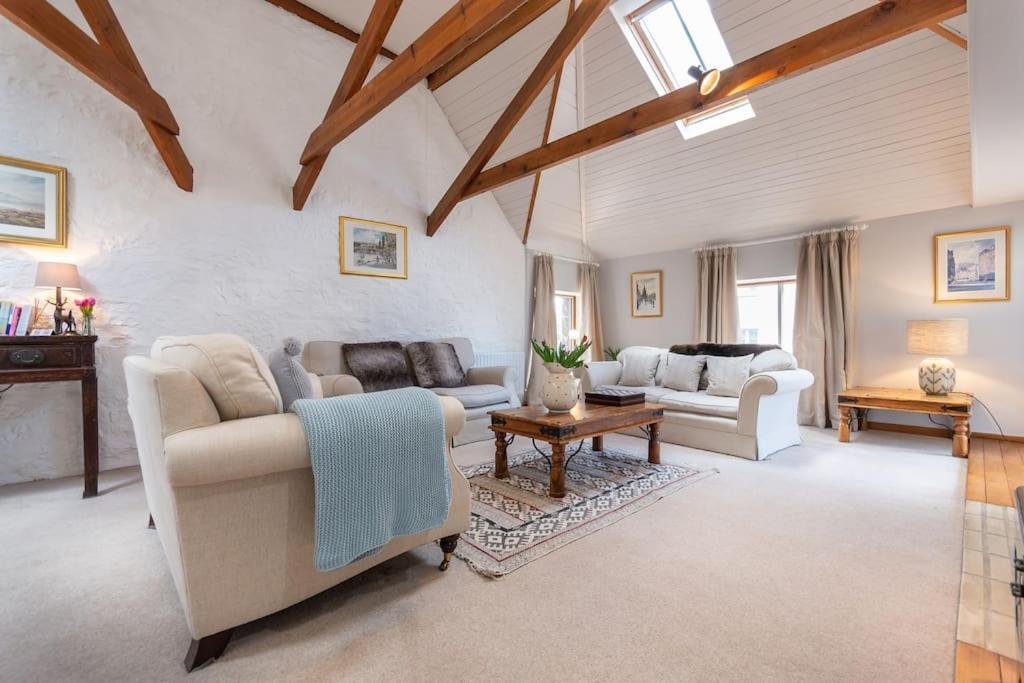 The Converted Stables - A Characterful Mews House