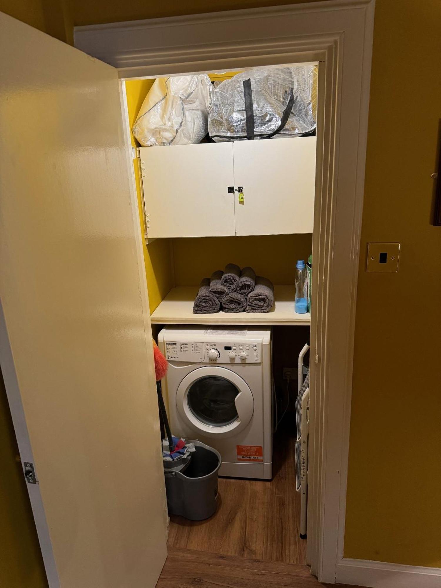Apartment Two Bedroom With Free Side Street Parking 24 *