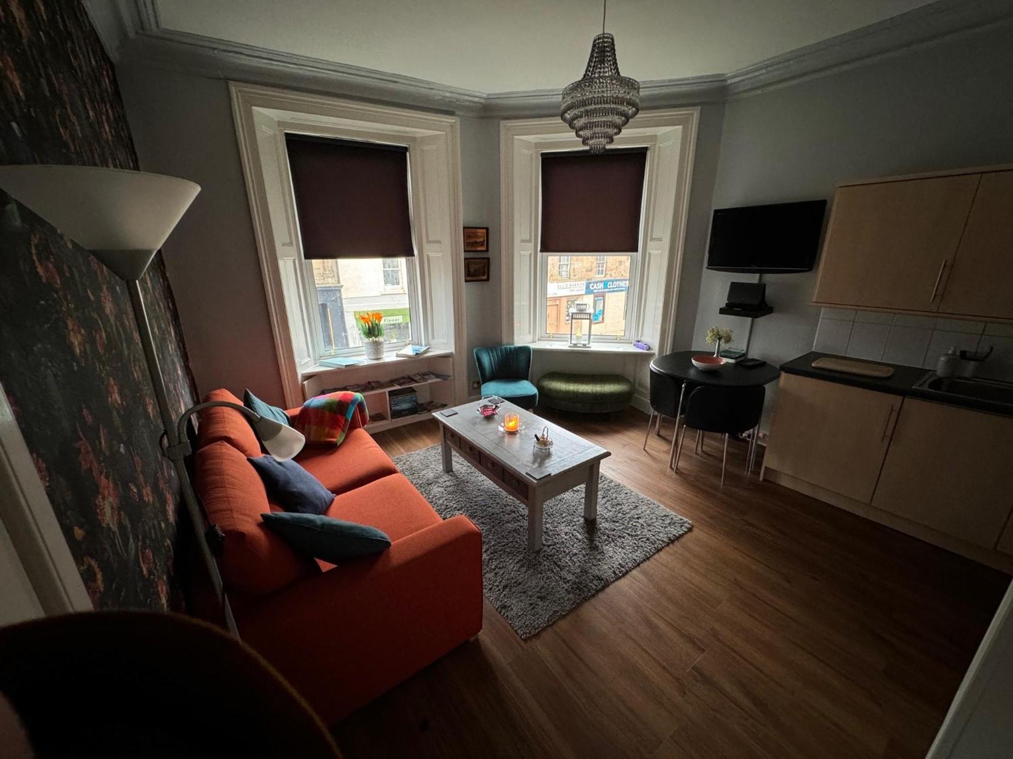 Two Bedroom With Free Side Street Parking 24
