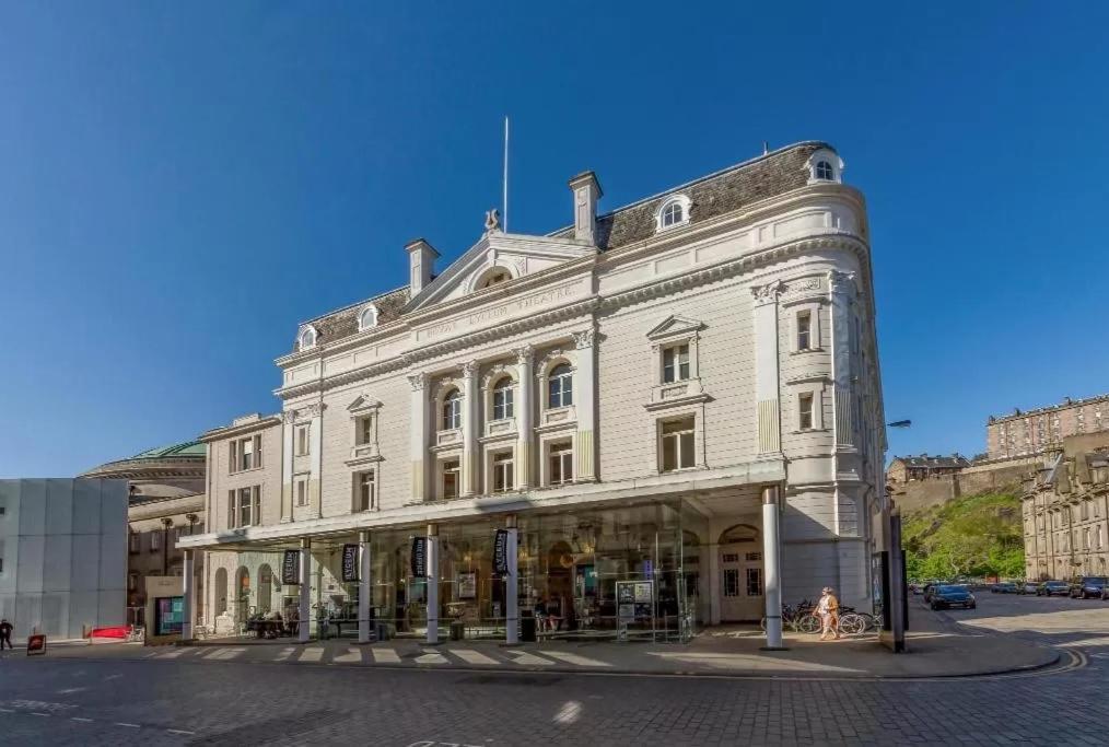 1 Bedrooms Flat In Haymarket, Heart Of Flat Sleeps 4 , Apartment *