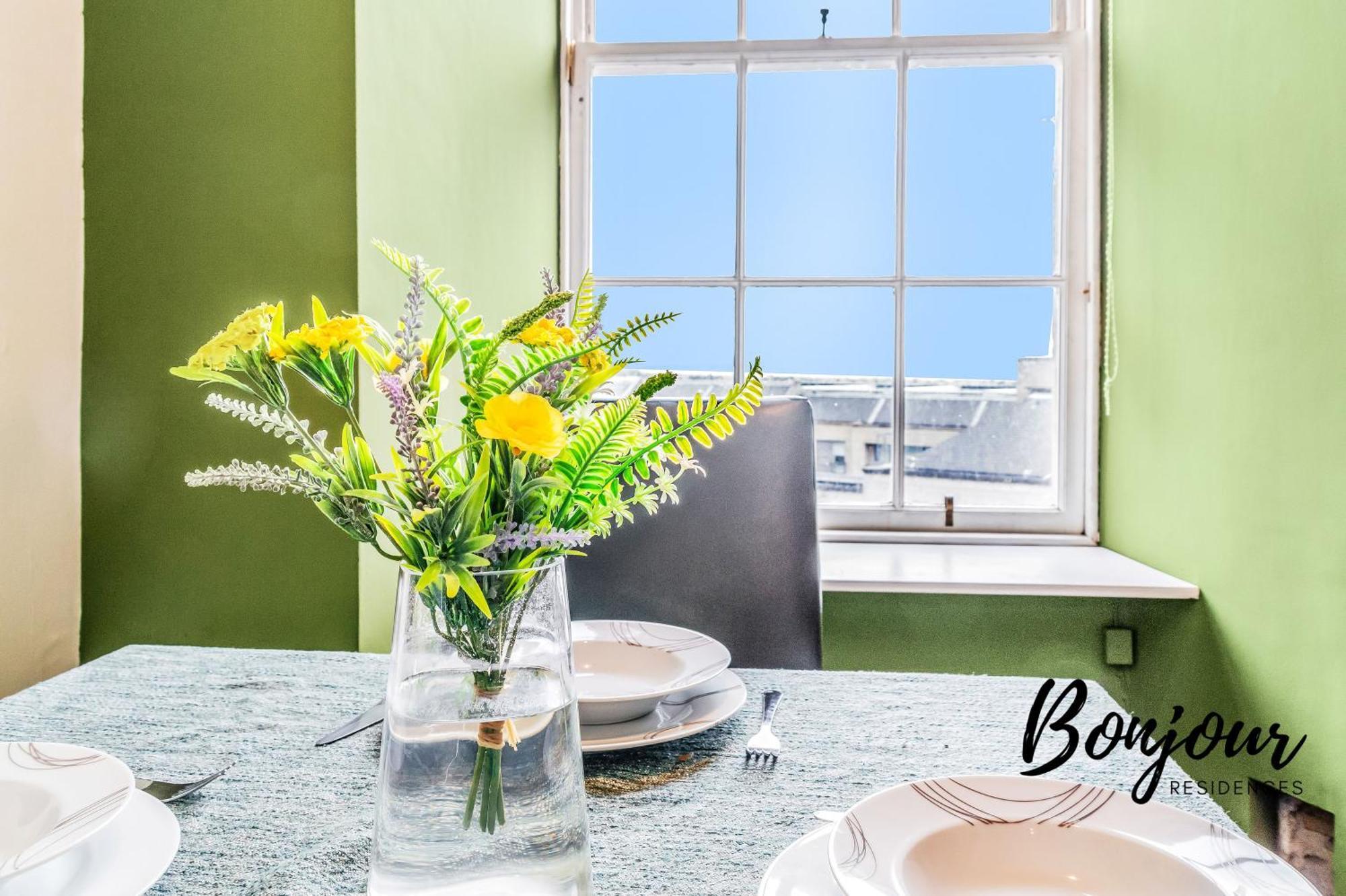 Belleville Central St James Quarter Free Offsite Parking & Views By Bonjour Residences