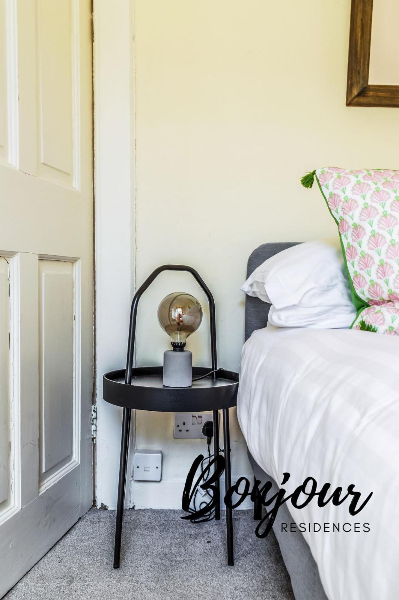 Belleville Central St James Quarter Free Offsite Parking & Views By Bonjour Residences *