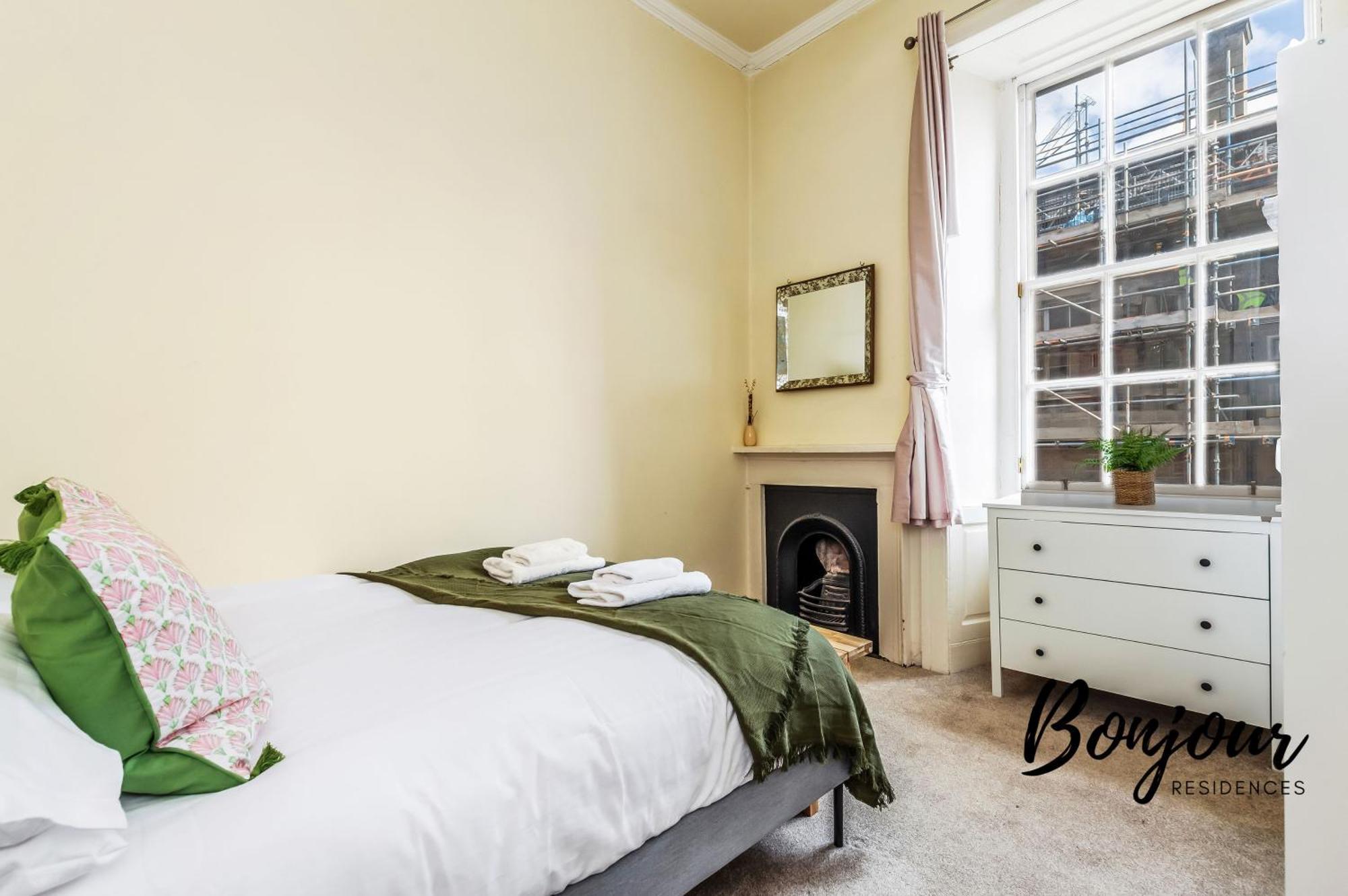 Belleville Central St James Quarter Free Offsite Parking & Views By Bonjour Residences Apartment *