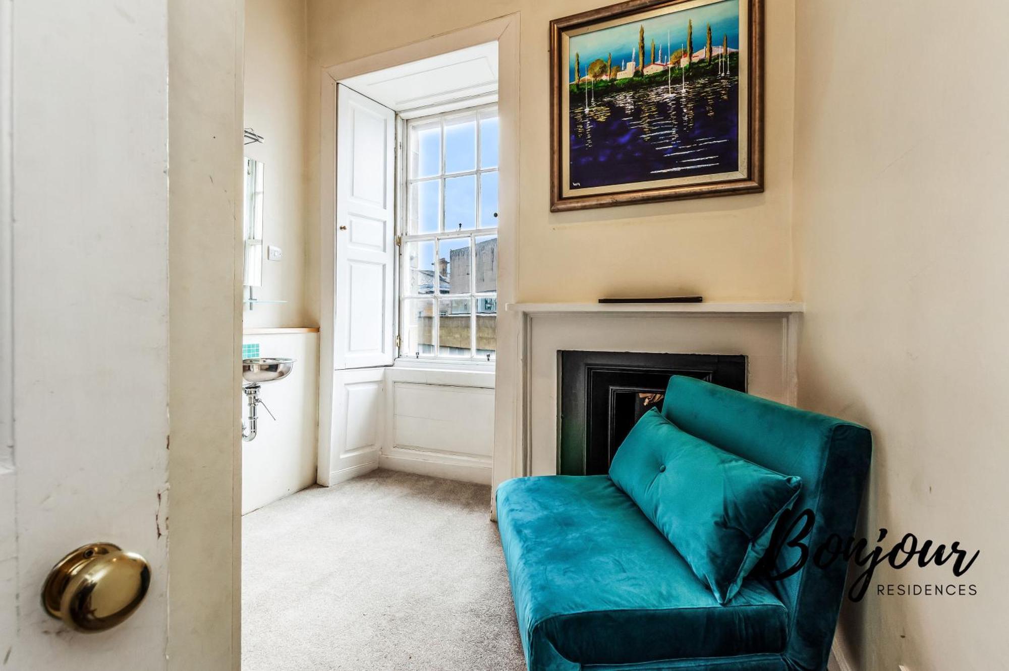 Belleville Central St James Quarter Free Offsite Parking & Views By Bonjour Residences