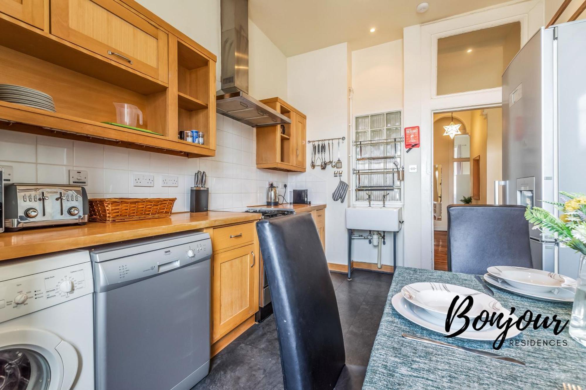 Belleville Central St James Quarter Free Offsite Parking & Views By Bonjour Residences Apartment