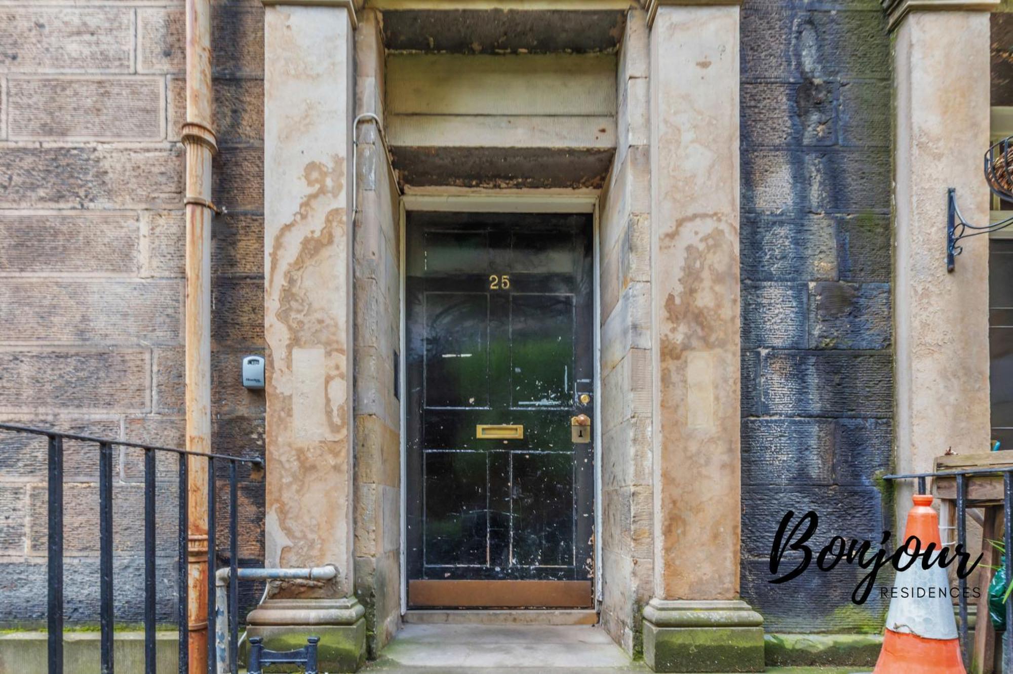 Belleville Central St James Quarter Free Offsite Parking & Views By Bonjour Residences Apartment *