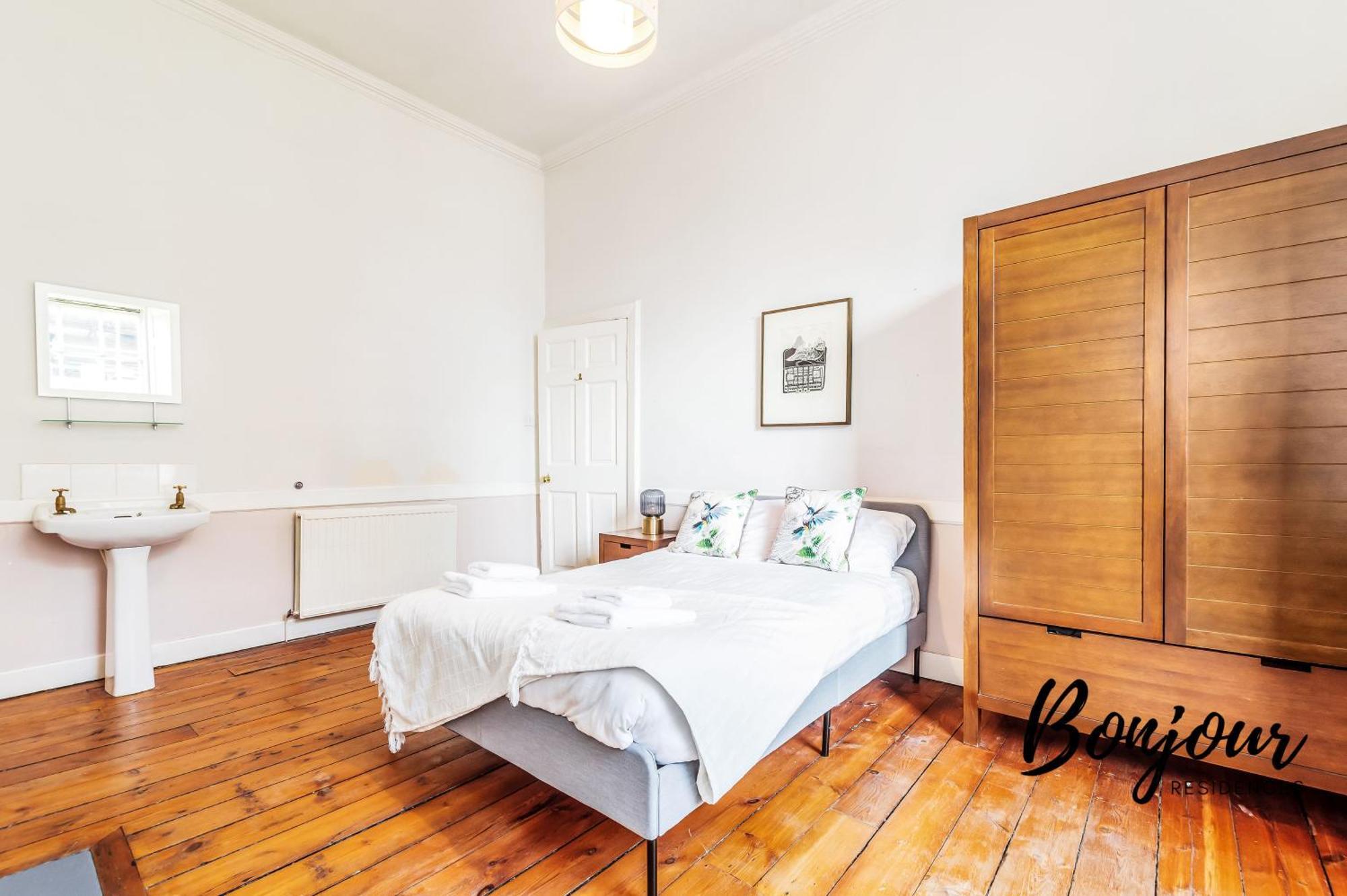 Apartment Belleville Central St James Quarter Free Offsite Parking & Views By Bonjour Residences