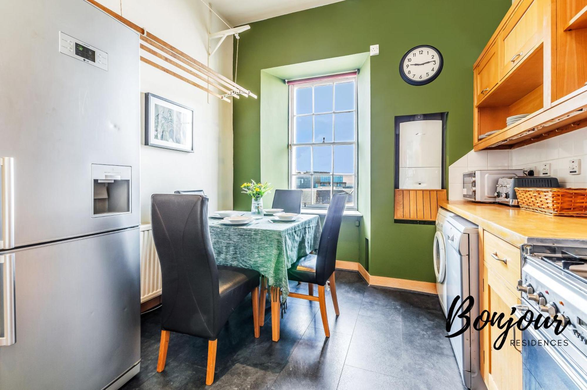 Apartment Belleville Central St James Quarter Free Offsite Parking & Views By Bonjour Residences *