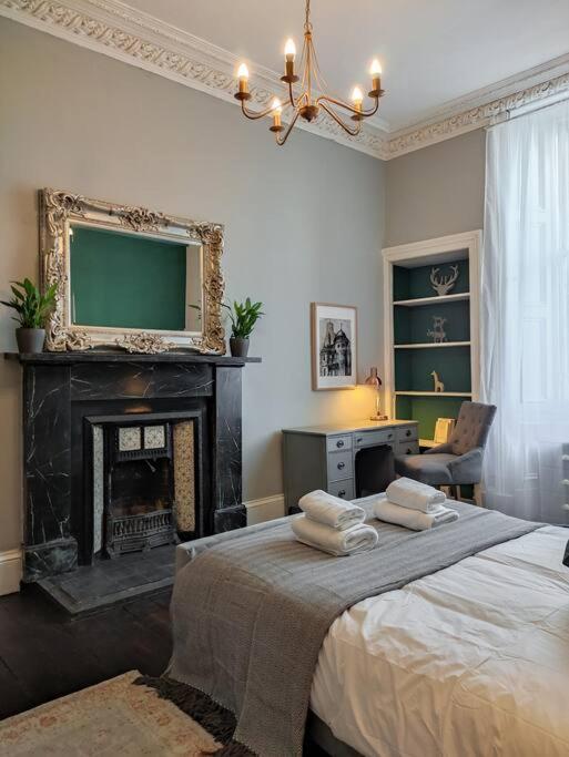 Beautiful Georgian New Town 2 Bed Apartment *