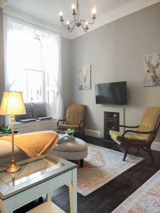 Beautiful Georgian New Town 2 Bed * EDI