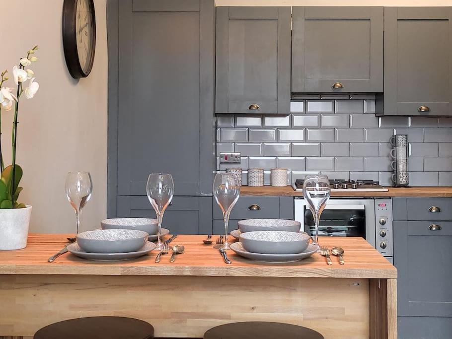 Apartment Beautiful Georgian New Town 2 Bed *