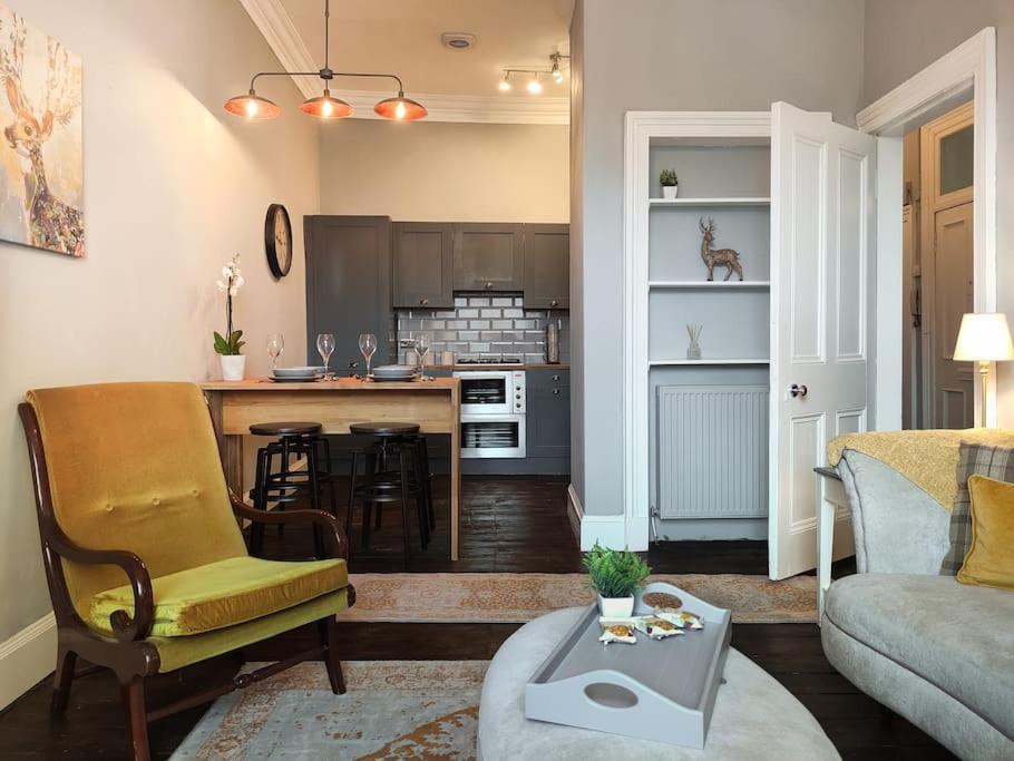 Beautiful Georgian New Town 2 Bed *