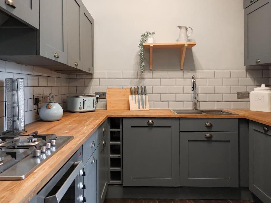 Apartment Beautiful Georgian New Town 2 Bed