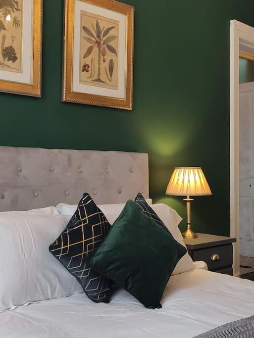 Beautiful Georgian New Town 2 Bed Apartment EDI