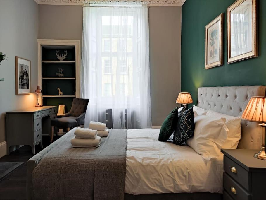 Beautiful Georgian New Town 2 Bed Apartment