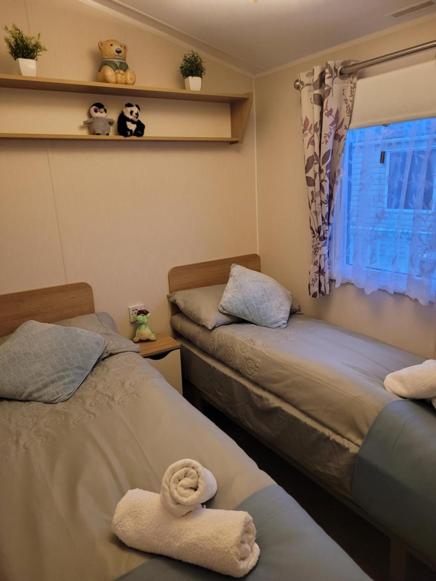 Cozy Caravan Near *