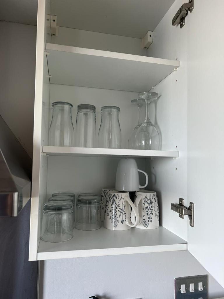 Apartment Modern 2 Bed With Stunning Seaside View