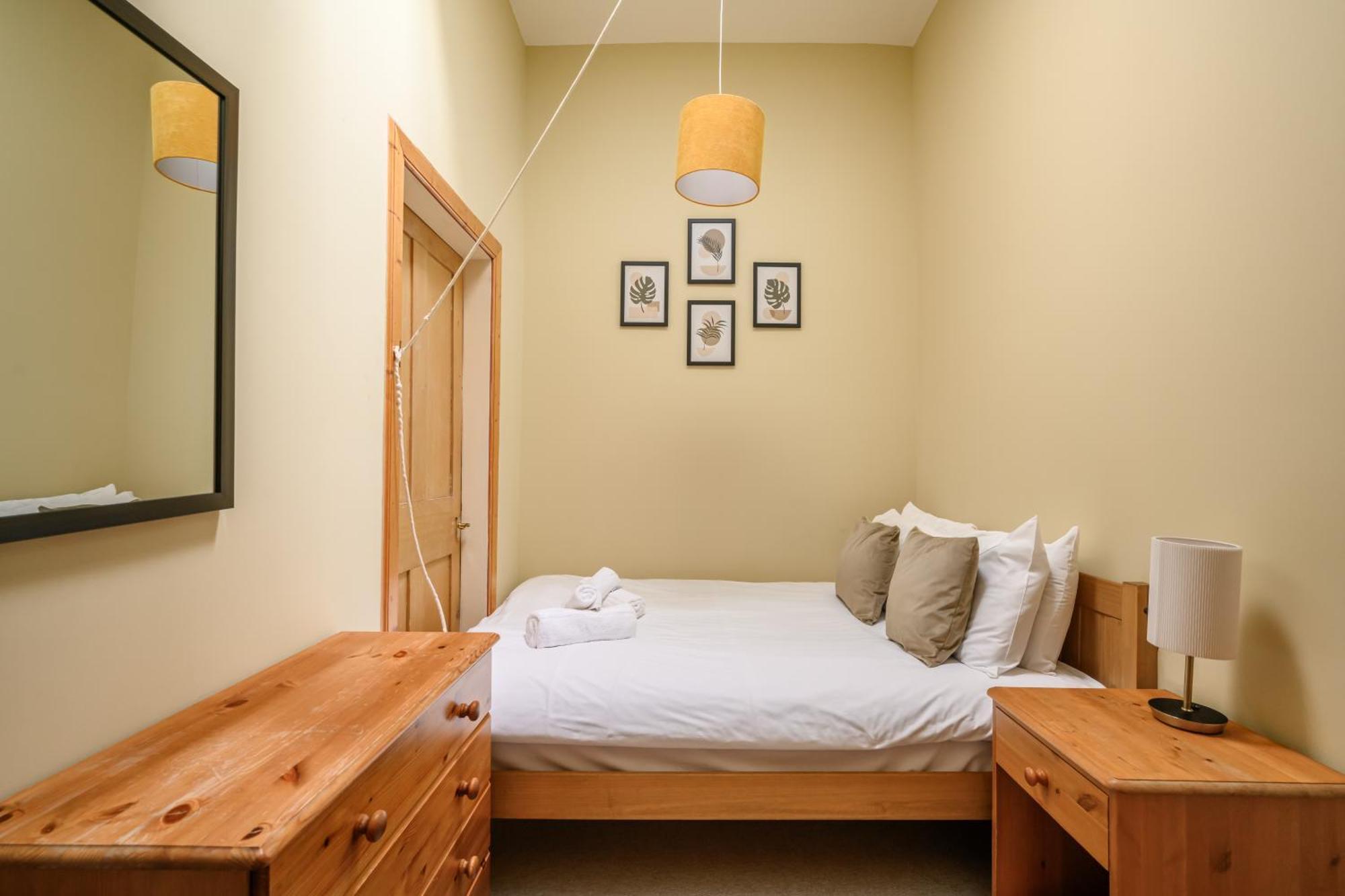 5-br 3-bth Newington - Modern & Spacious EDI