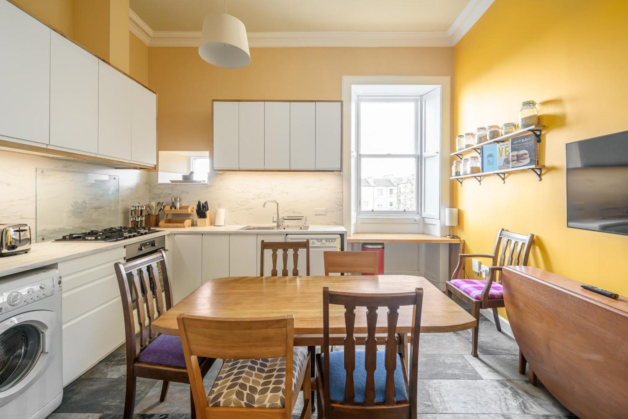 5-br 3-bth Newington - Modern & Spacious Appartement