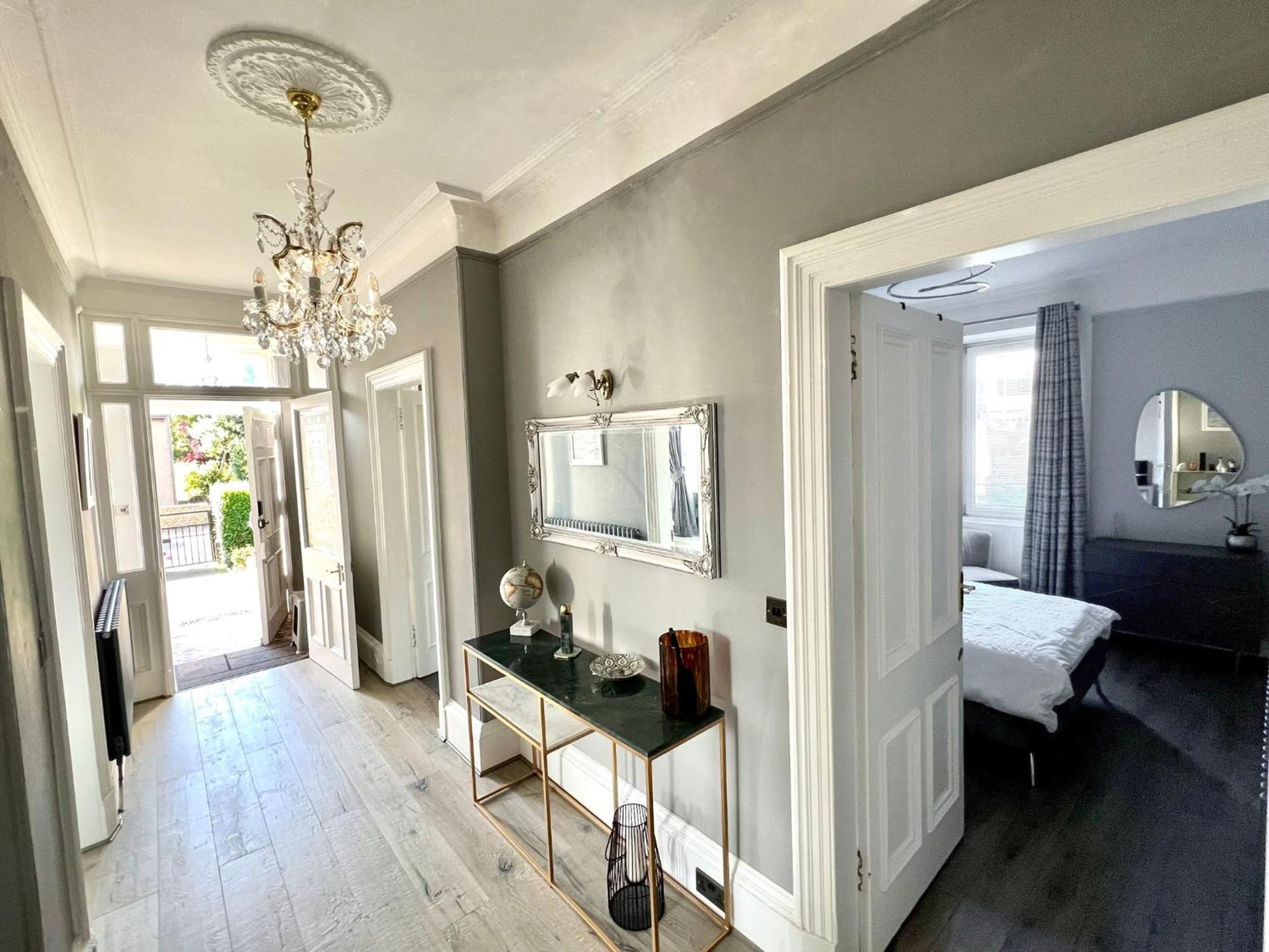 Immanuel House - Modern Luxury Victorian 1872 - Free Parking & Fast Fibre Optic Wifi *