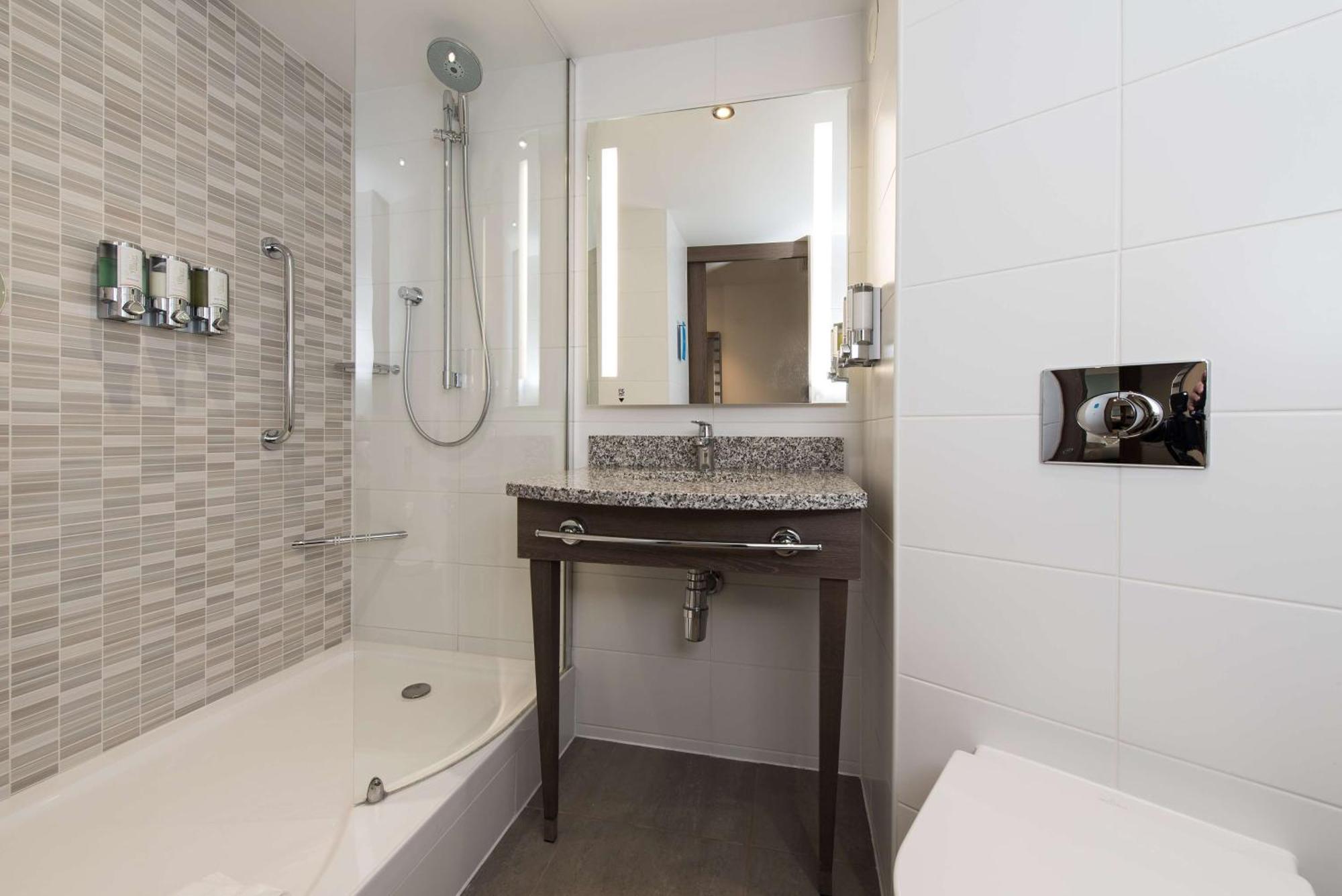 Hampton By Hilton West End Hotel