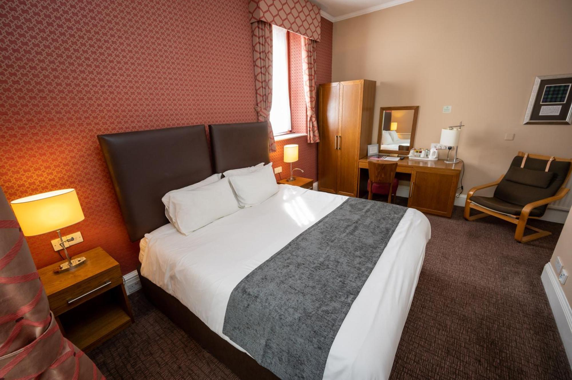 Bed & Breakfast Hampton By Greene King 3*