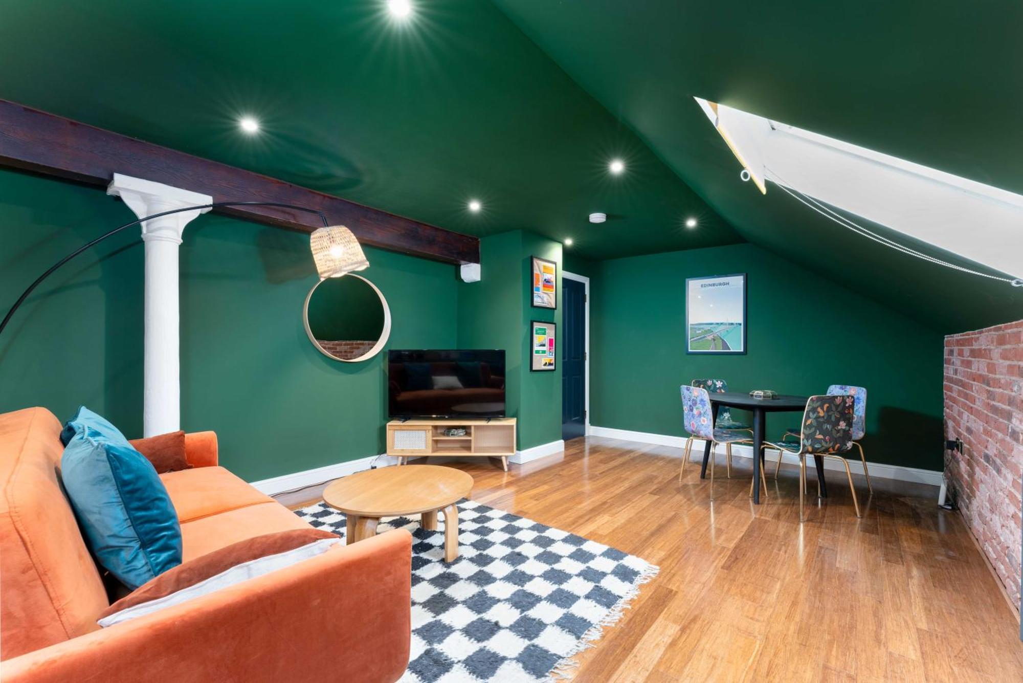 89 The Merchants Luxury By The House Of Danu Édimbourg