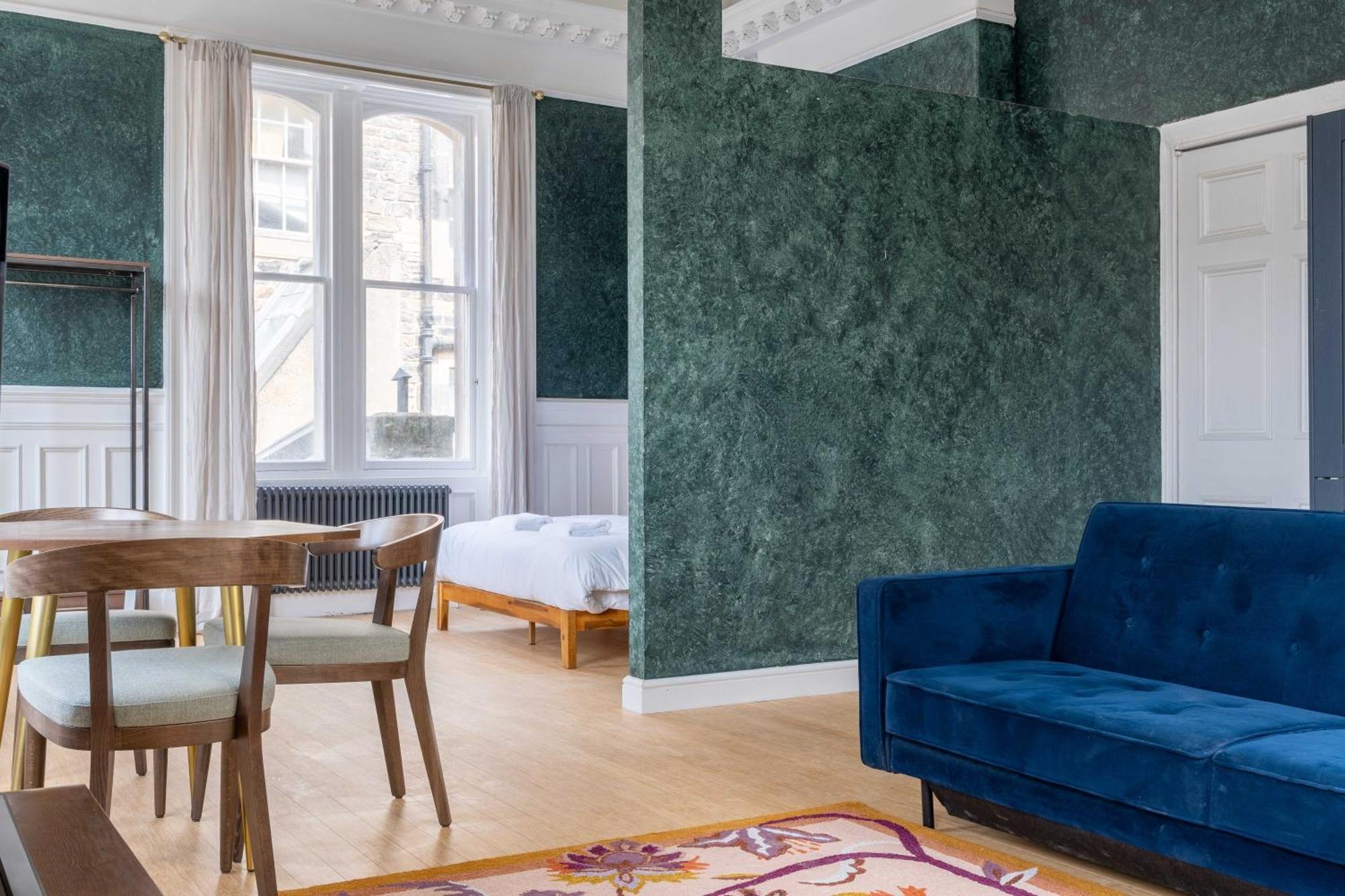 89 The Merchants Luxury By The House Of Danu Édimbourg