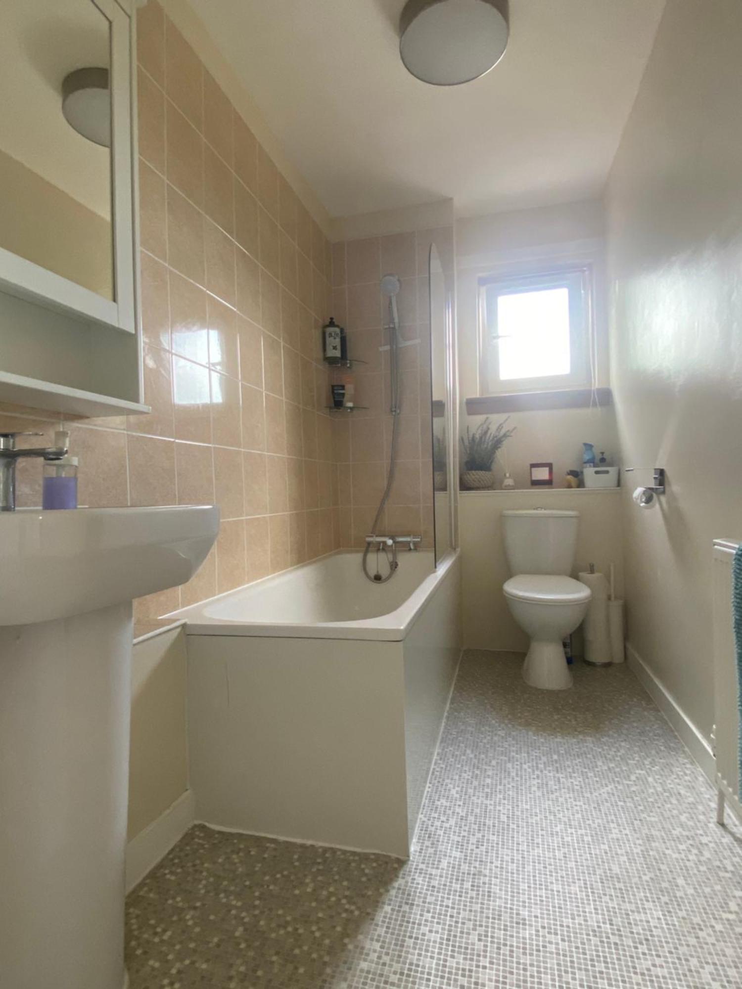 Cozy Bedroom In Shared With Free Parking