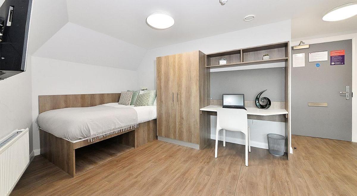 Cosy And Private Ensuite At Mill House In EDI
