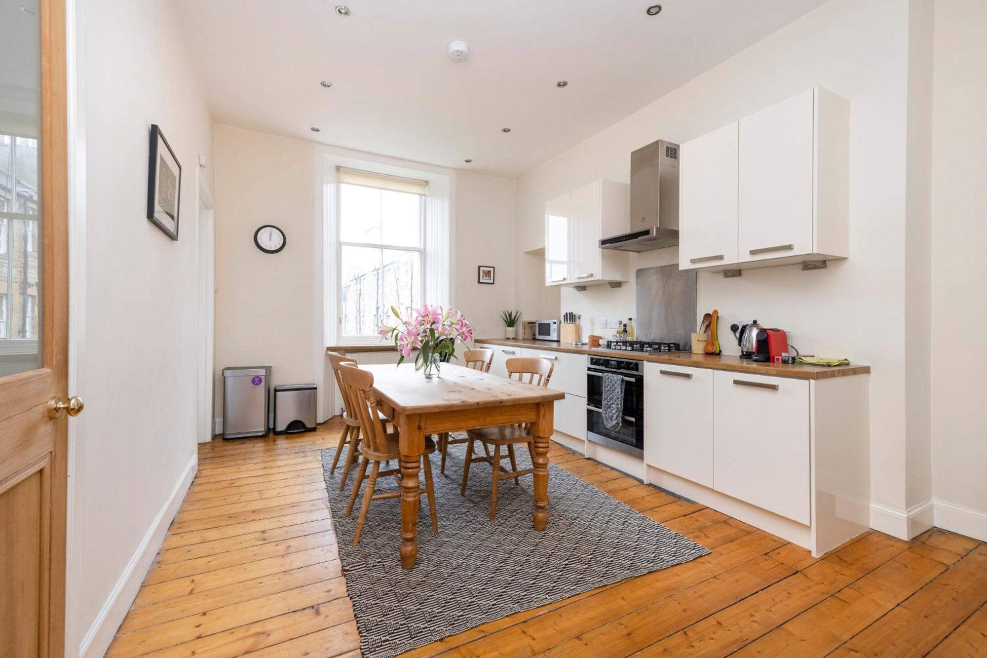 Tasteful 1-bedroom Near Meadows Apartment *