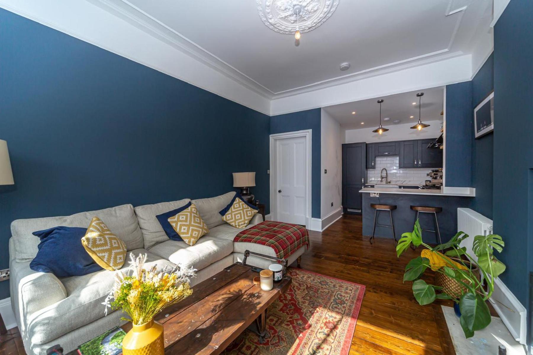 Montgomery Large 2 Bedroom Flat - 5 Mins Walk To Centre