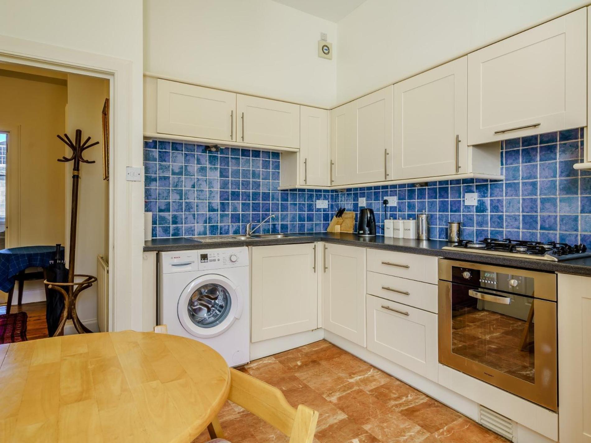 3 Bed In 79008 Edinburgh