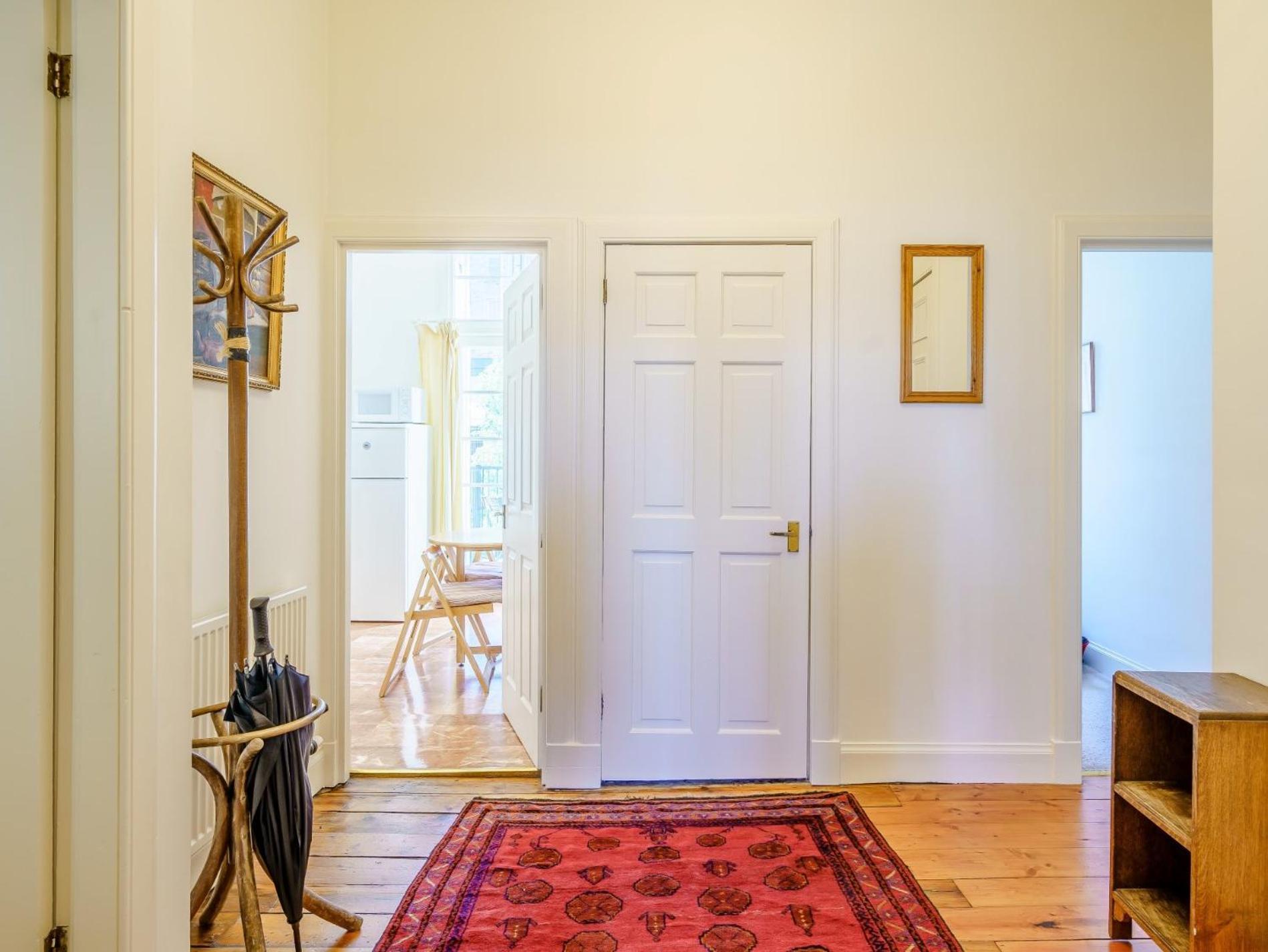 3 Bed In 79008 Apartment Edinburgh