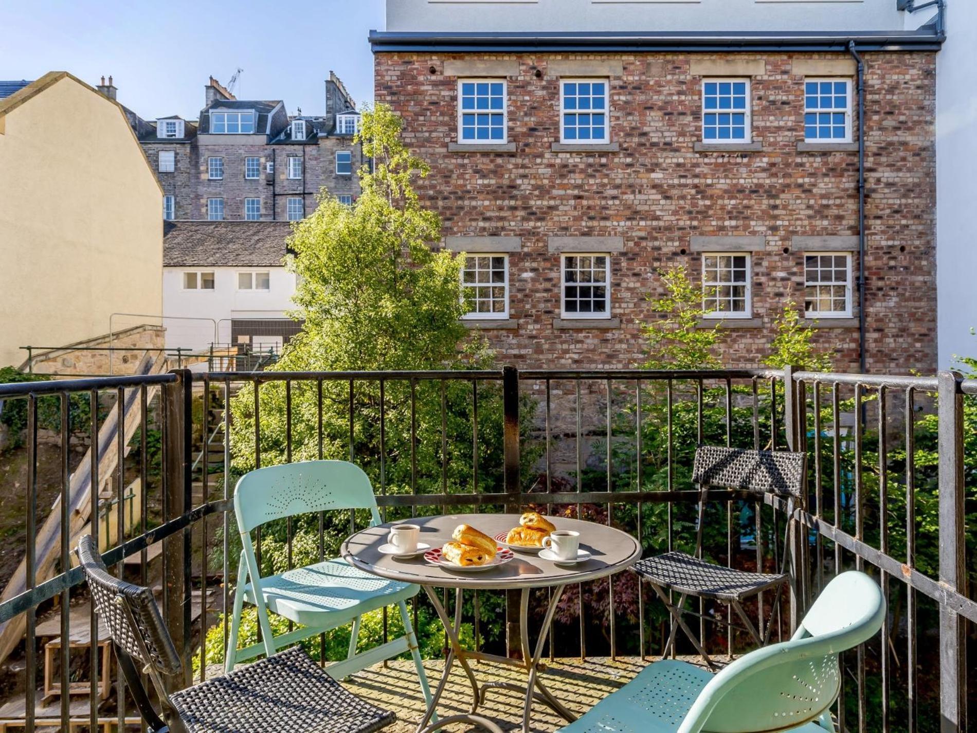 3 Bed In 79008 Edinburgh