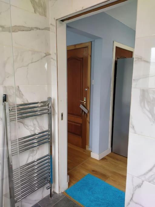 Apartment Studio Flat, Frequent Buses, 1-minute Walk To Bus Stop, 15 Minutes To City Center EDI