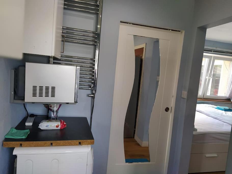 Apartment Studio Flat, Frequent Buses, 1-minute Walk To Bus Stop, 15 Minutes To City Center *