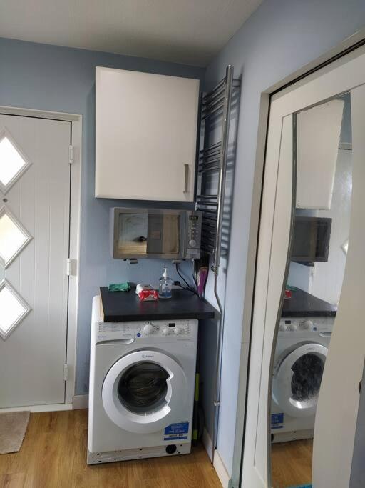 Apartment Studio Flat, Frequent Buses, 1-minute Walk To Bus Stop, 15 Minutes To City Center