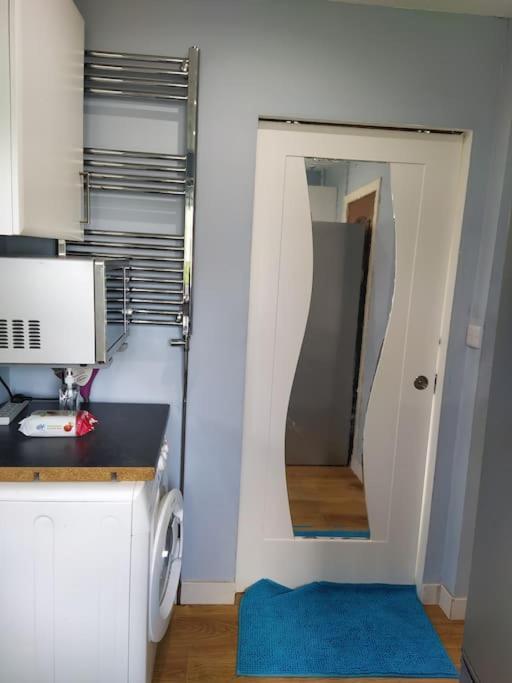 Apartment Studio Flat, Frequent Buses, 1-minute Walk To Bus Stop, 15 Minutes To City Center *