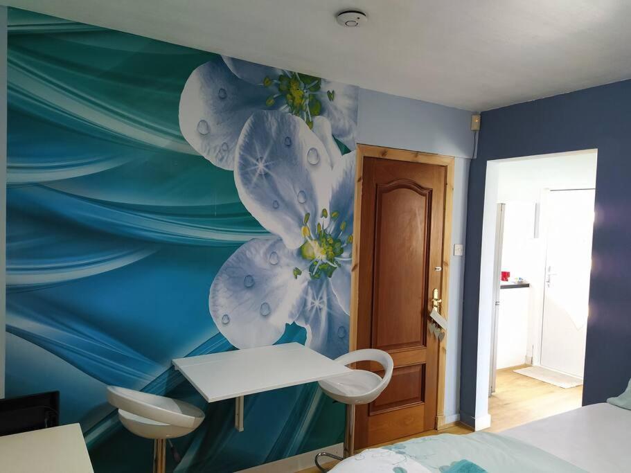 Apartment Studio Flat, Frequent Buses, 1-minute Walk To Bus Stop, 15 Minutes To City Center *