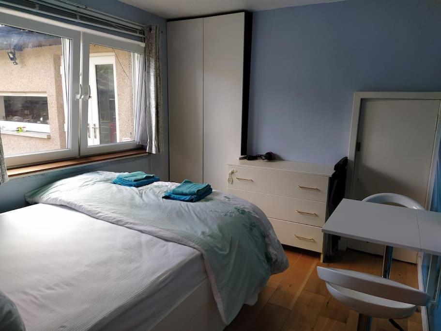 Studio Flat, Frequent Buses, 1-minute Walk To Bus Stop, 15 Minutes To City Center *