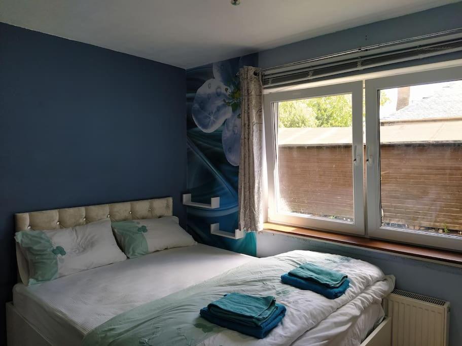 Apartment Studio Flat, Frequent Buses, 1-minute Walk To Bus Stop, 15 Minutes To City Center EDI
