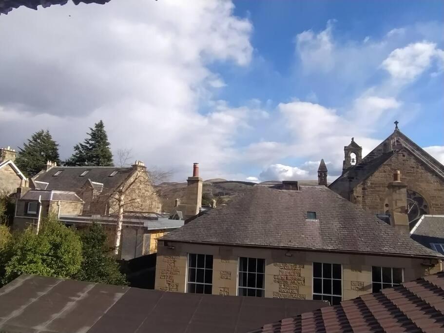 Studio Flat, Frequent Buses, 1-minute Walk To Bus Stop, 15 Minutes To City Center Apartment EDI