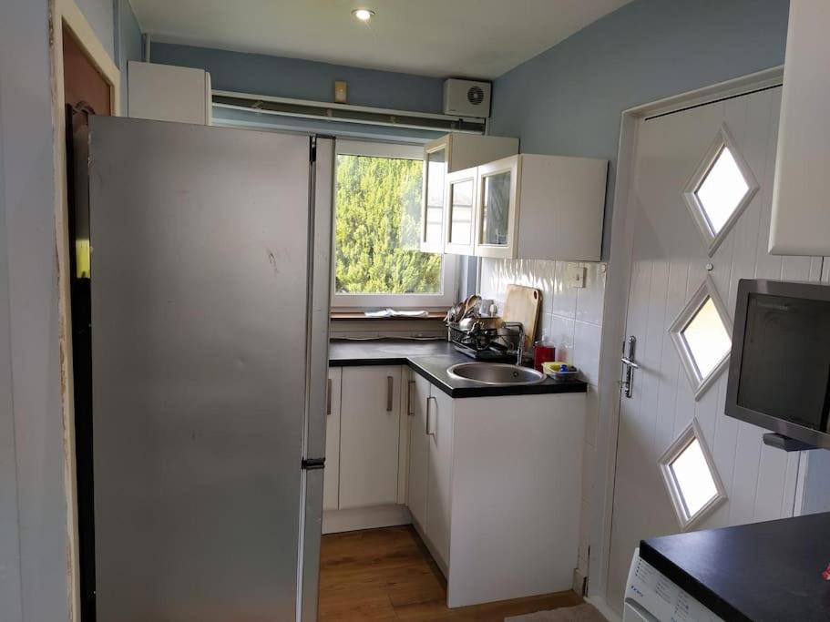 Apartment Studio Flat, Frequent Buses, 1-minute Walk To Bus Stop, 15 Minutes To City Center *
