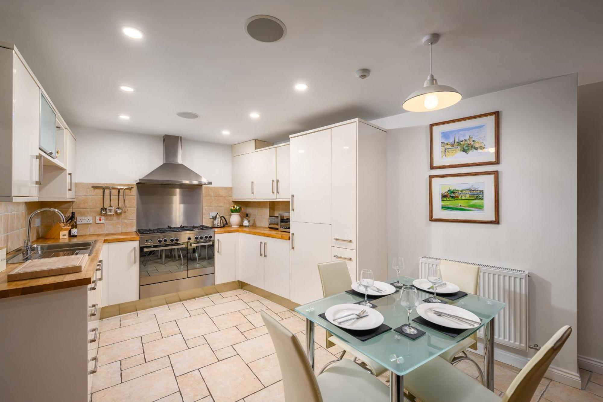 Stylish & 2br Stockbridge Gem * Edinburgh