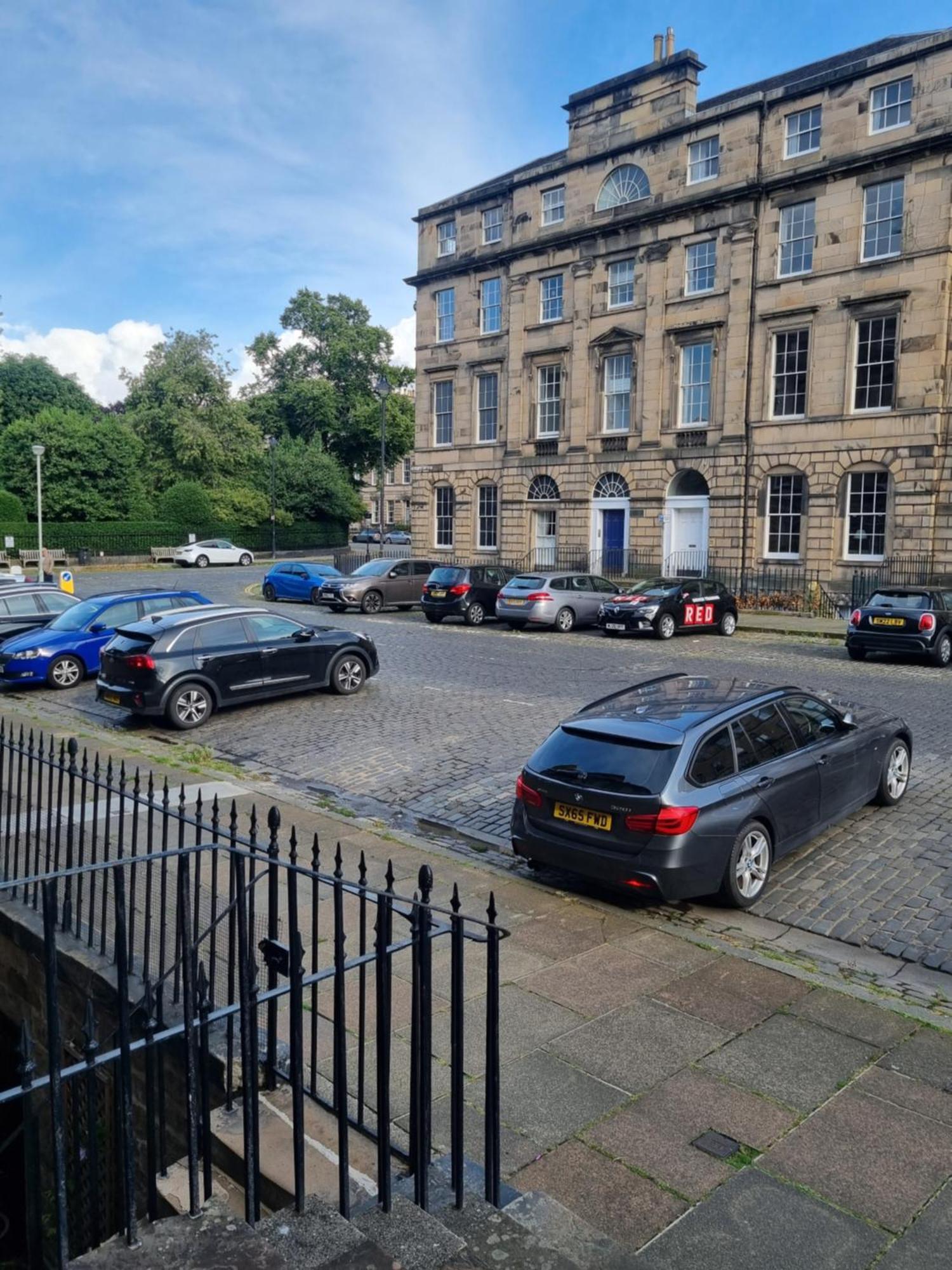 3 Double-bed Georgian In Prime Location Apartment