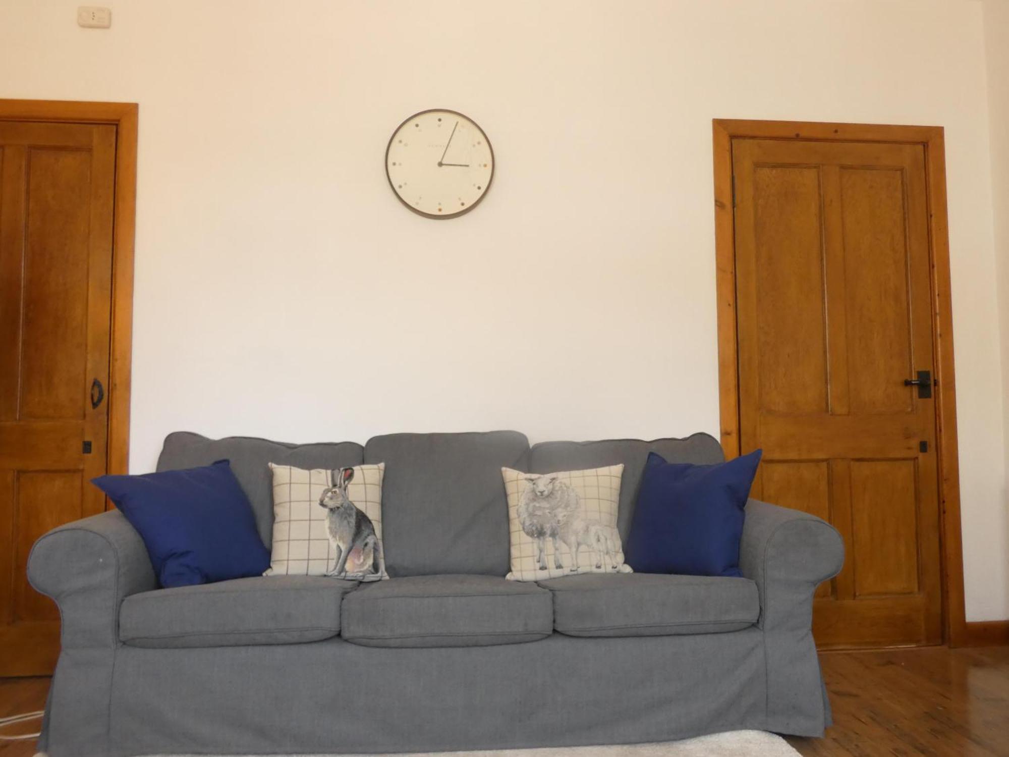 Appartement 2-bed Flat In *