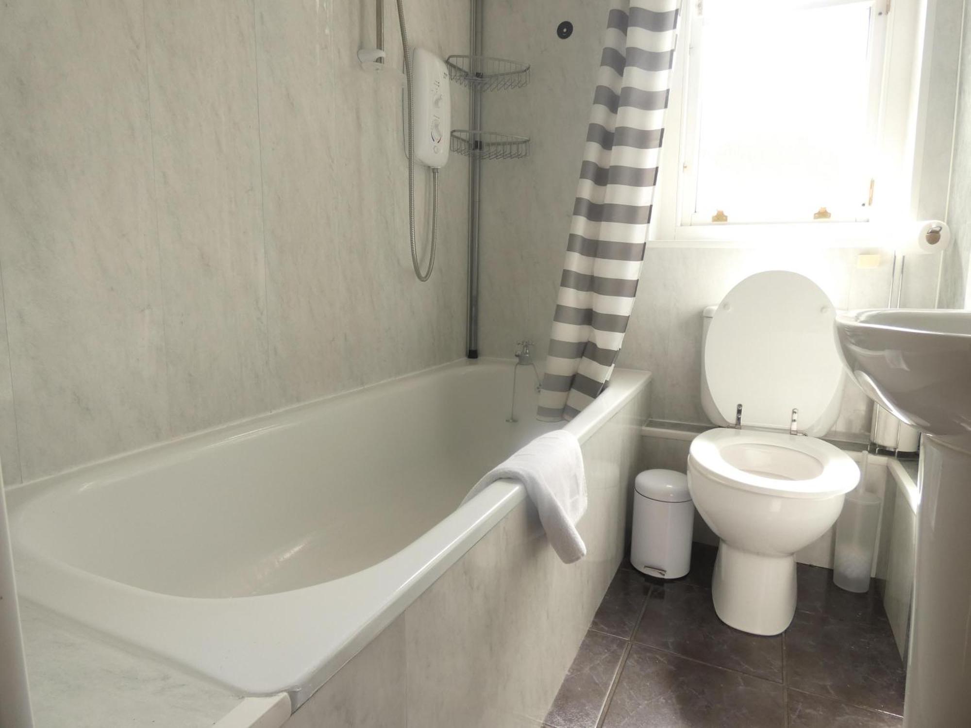2-bed Flat In Apartment