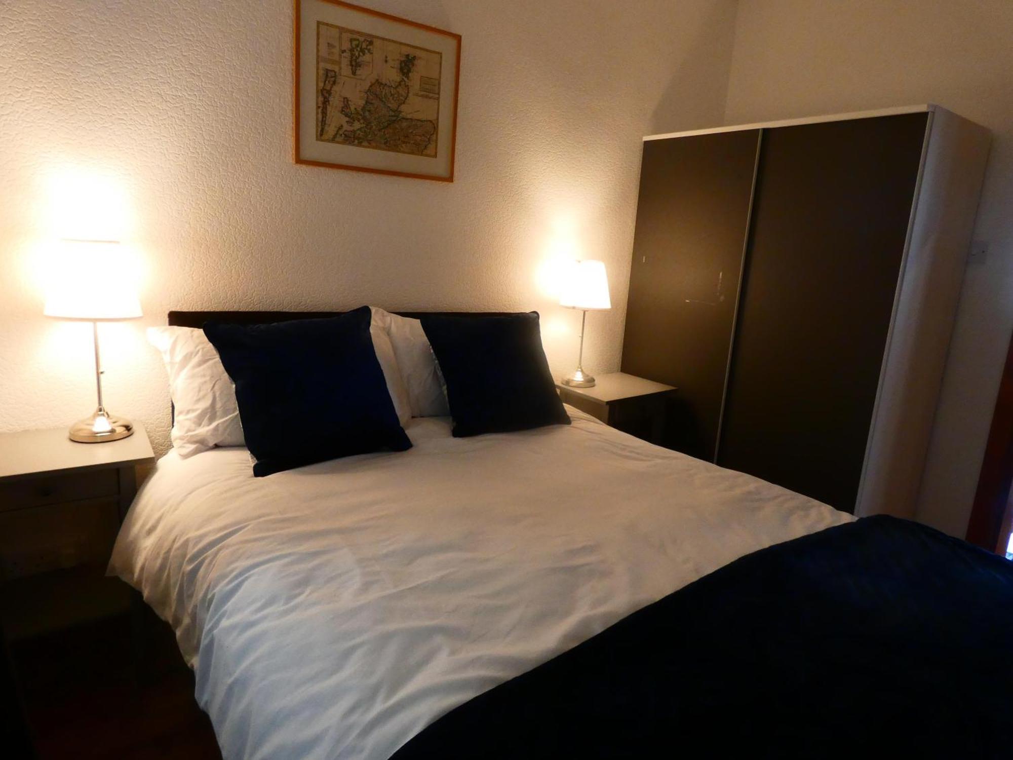 Apartment 2-bed Flat In *